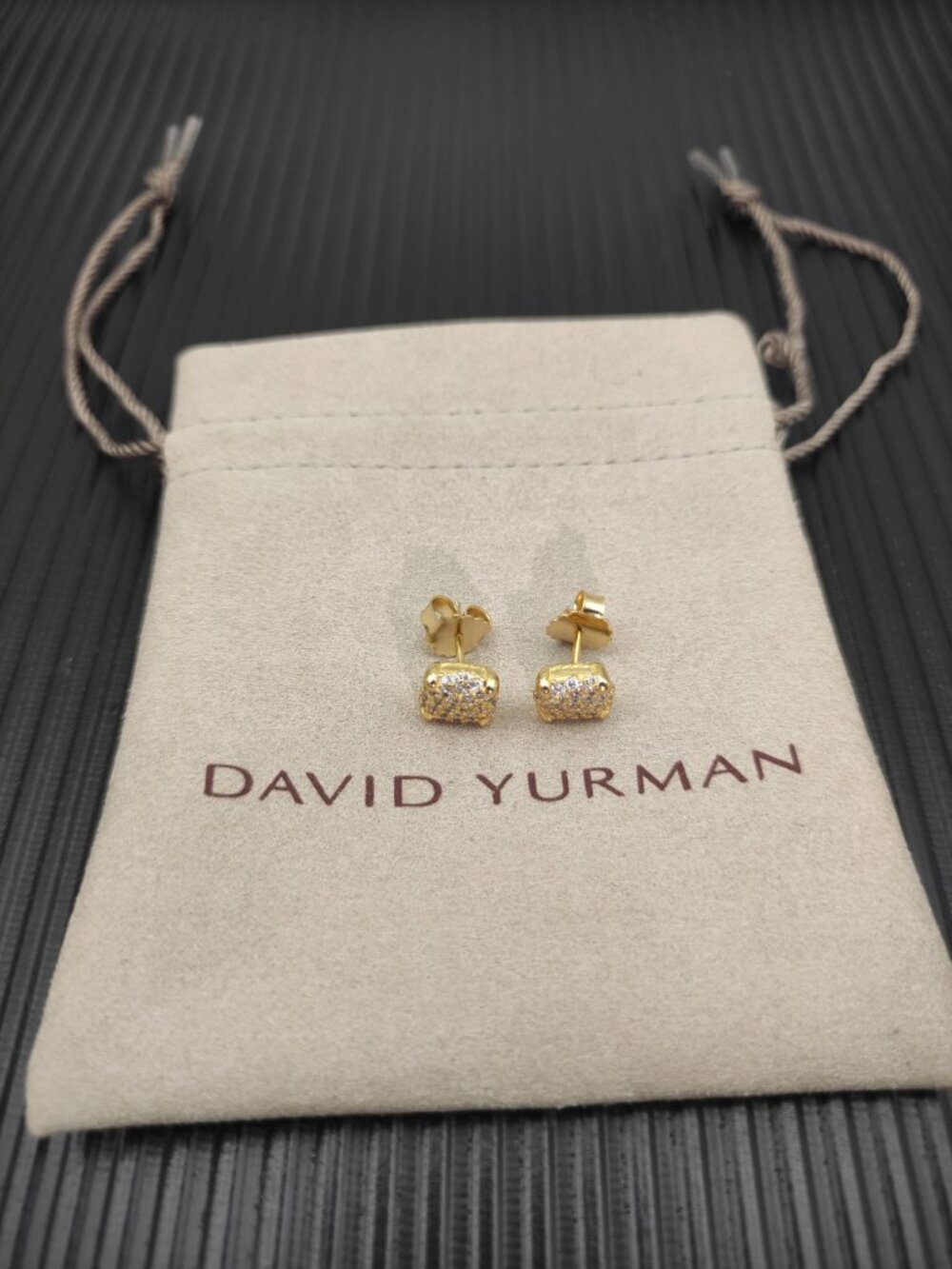 ✨David Yurman Petite Pave Cushion Stud Earrings✨